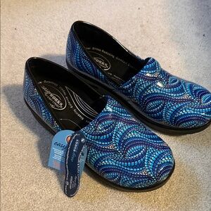 Easy Street Blue and Black Slip-Resistant Shoes